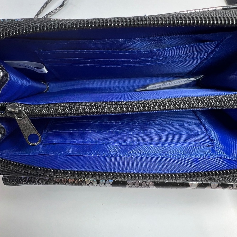 Mary Kay Holographic Iridescent Snakeskin Print Wristlet Wallet Blue‎ Interior - Picture 4 of 7